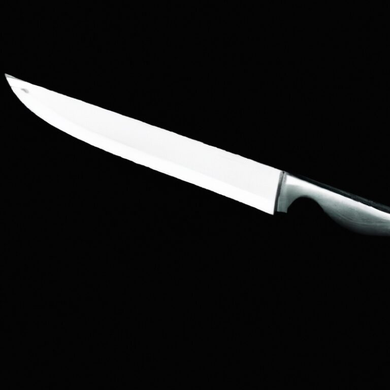 What Are The Key Features To Look For When Selecting a Serrated Knife For Professional Culinary Use?
